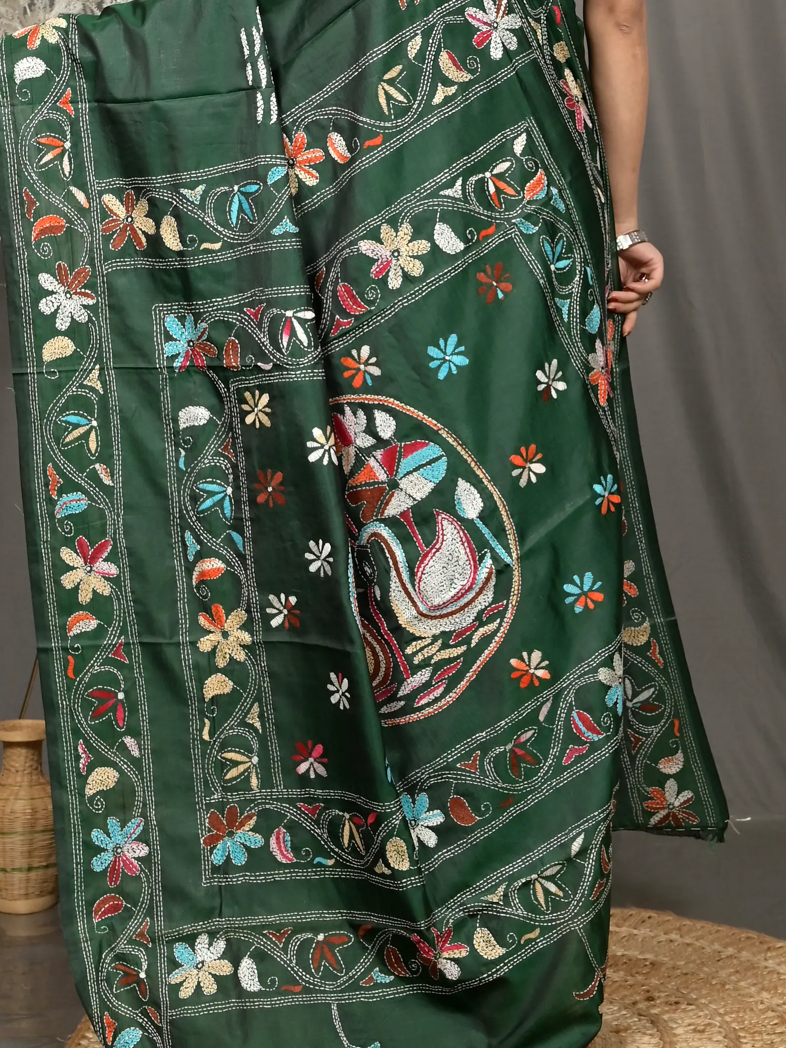 Dark Green Cotton Bolpur Kantha Stitch Saree (17)